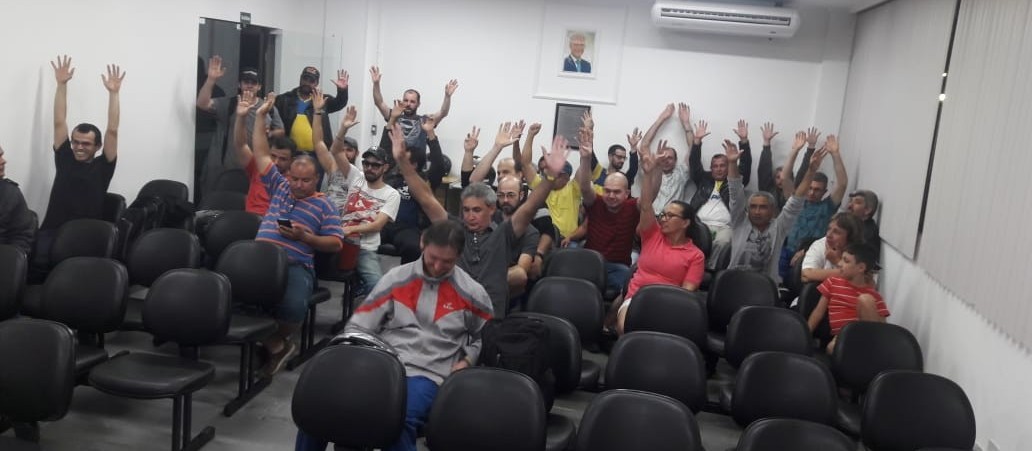 Em assembleia trabalhadores decidem não entrar em greve