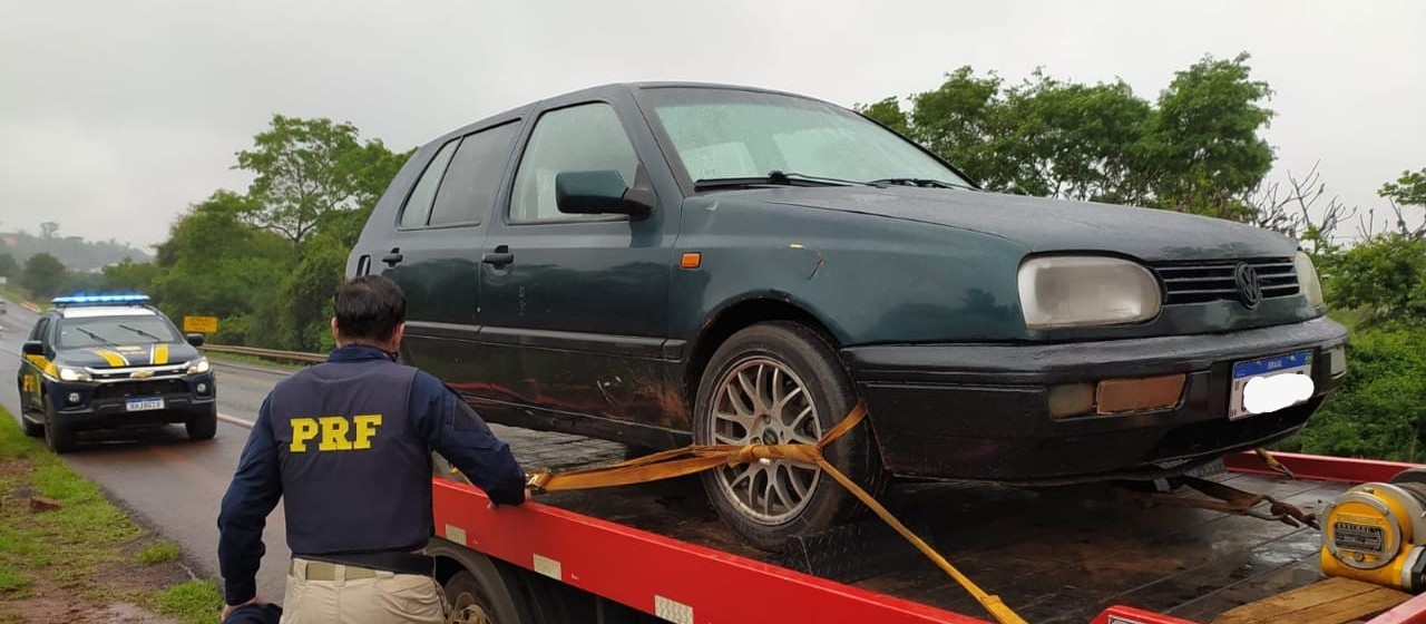 Carro com drogas era transportado em guincho para despistar a polícia