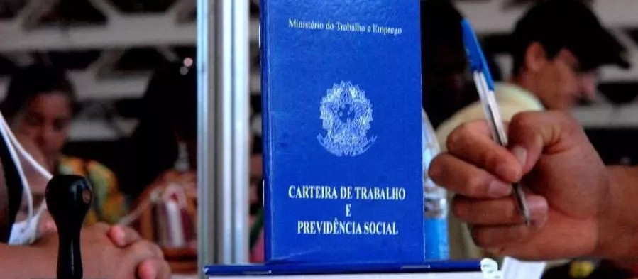 Confira as vagas de emprego e concursos públicos abertos no Paraná