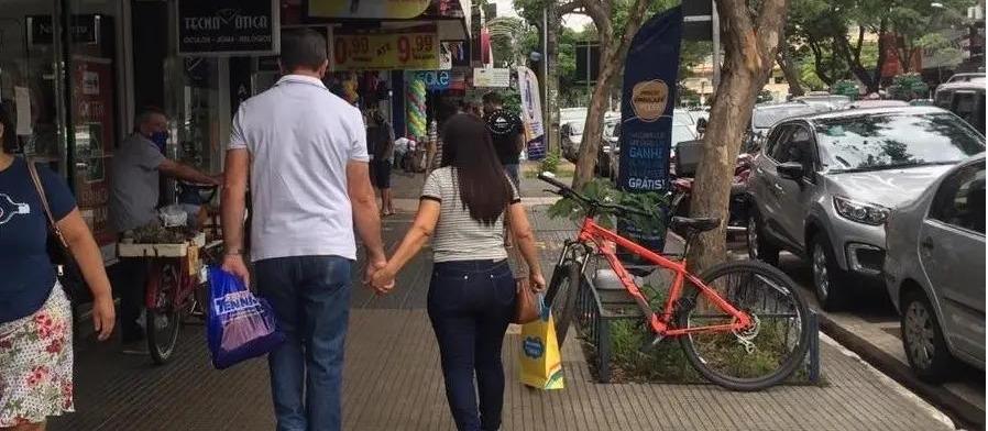 Comércio terá nova regra para domingos e feriados a partir de março; veja como fica em Maringá