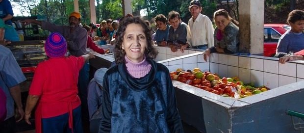 Dona Tereza precisa de ajuda para continuar servindo sopão em Maringá