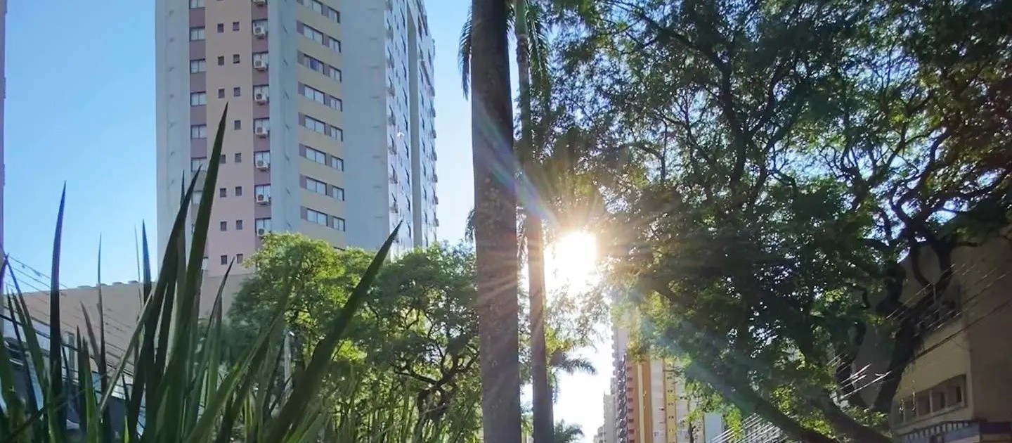 Quarta-feira (16) ensolarada e com tempo quente em Maringá