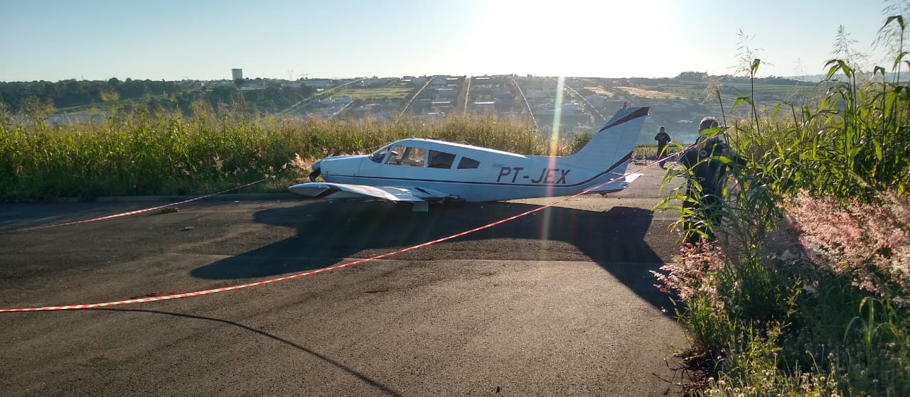 Avião de instrução faz pouso forçado em Maringá