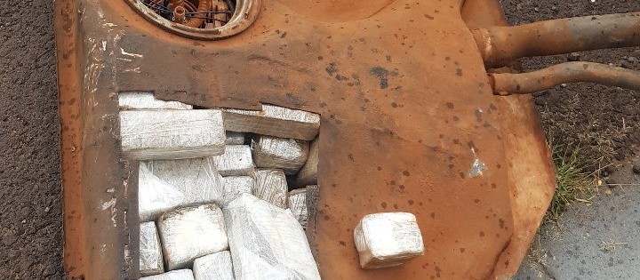 Homem é preso com droga escondida em tanque de combustível de veículo