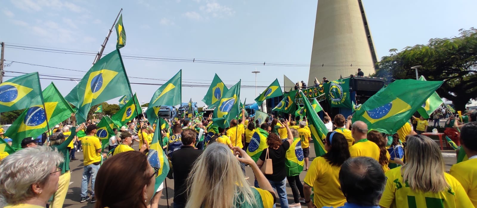 Feriado de 7 de setembro é marcado por manifestações em Maringá