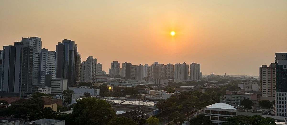 Chuva foi registrada na madrugada desta sexta-feira (25) em Maringá