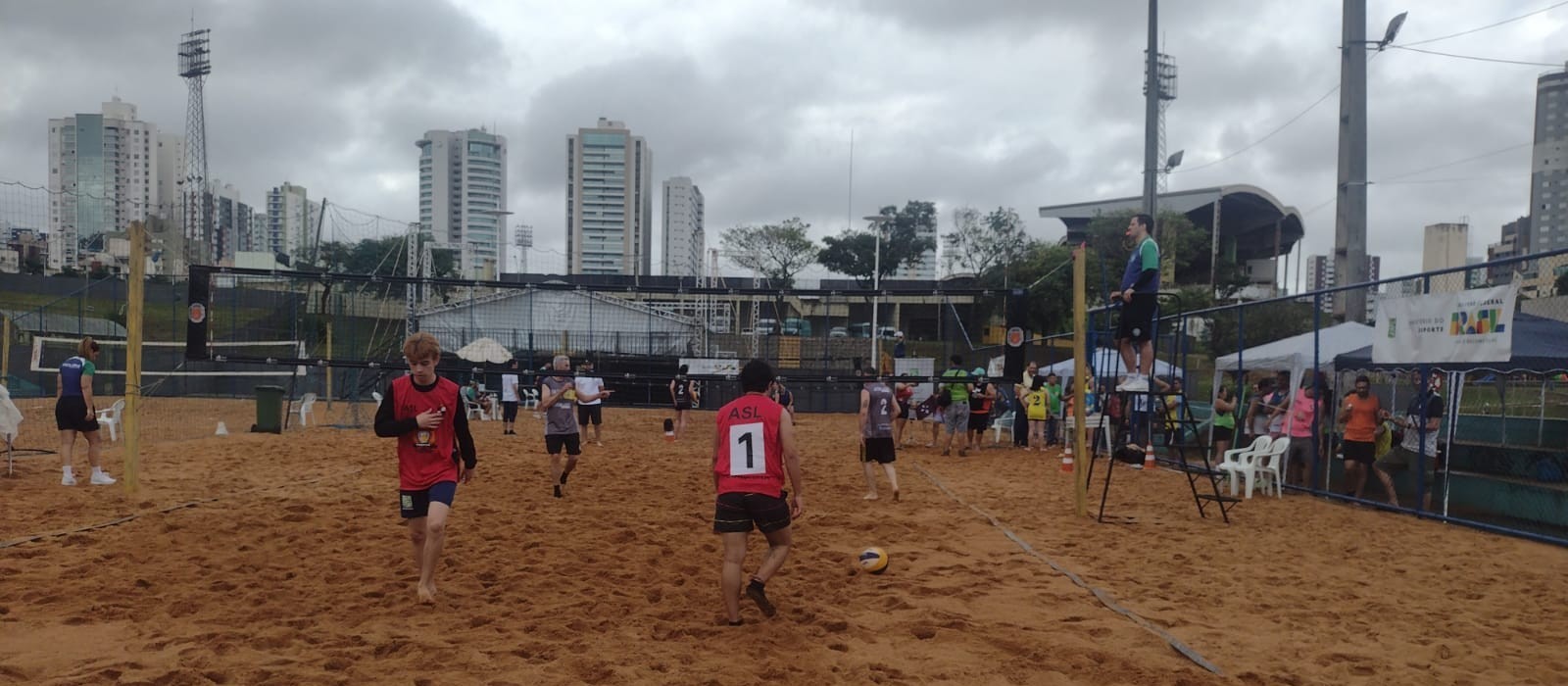 Você sabe como é uma competição de vôlei de atletas surdos?