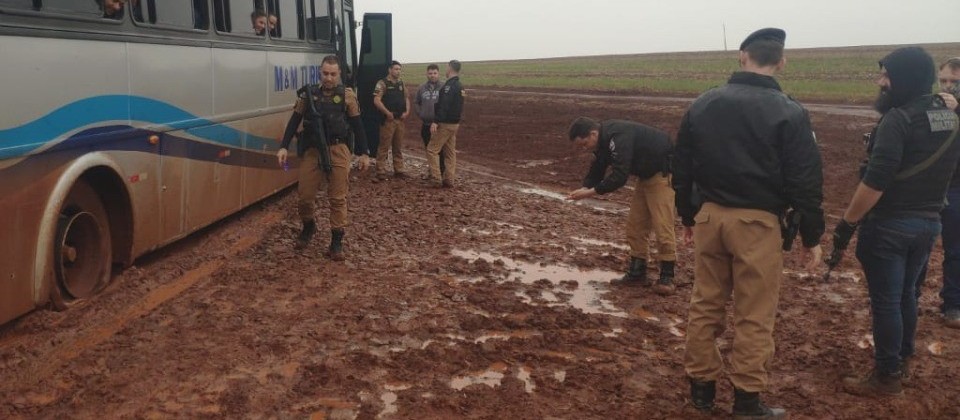 Criminosos roubam ônibus de turismo na BR-369 