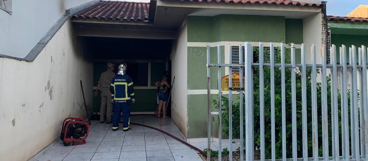 Homem não aceita separação e coloca fogo na casa da ex-mulher