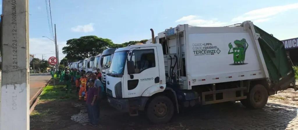 Coletores de lixo em Sarandi paralisam atividades por melhores salários e condições de trabalho