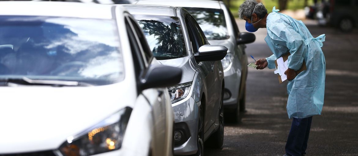 Procura por vacina em Sarandi passa de mil carros, diz secretaria