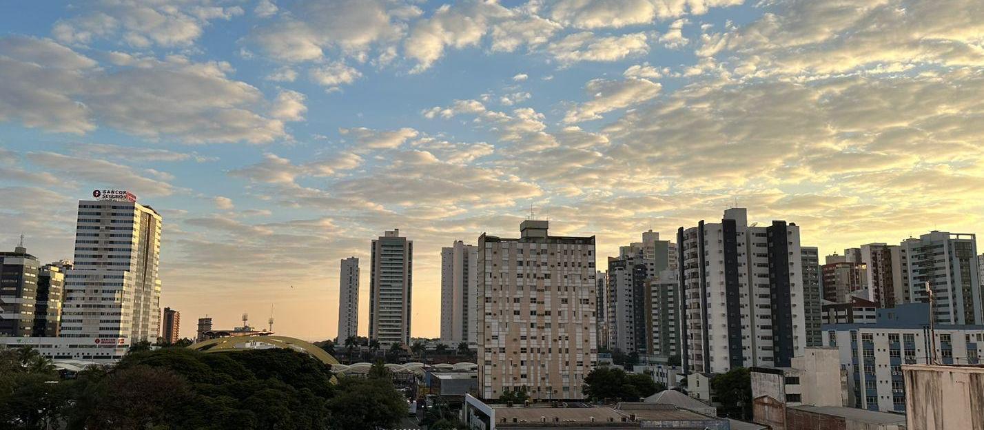 Maringá terá calor e muitas nuvens; previsão indica chuva na terça (9)