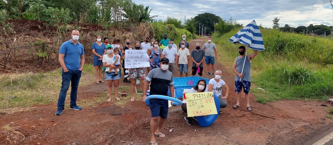 Manifestação pede pavimentação de avenida que dá acesso ao Contorno Sul