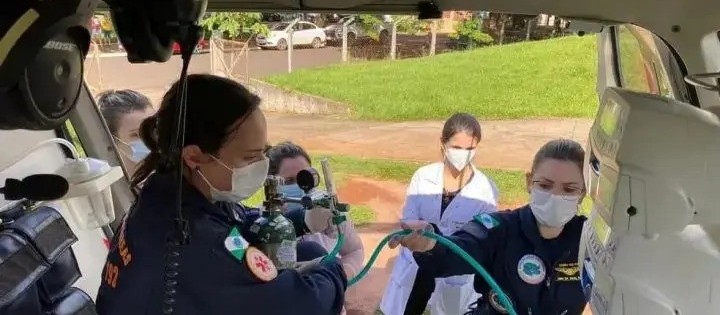 Criança de 1 ano é socorrida de helicóptero e encaminhada a hospital de Maringá após se afogar em piscina