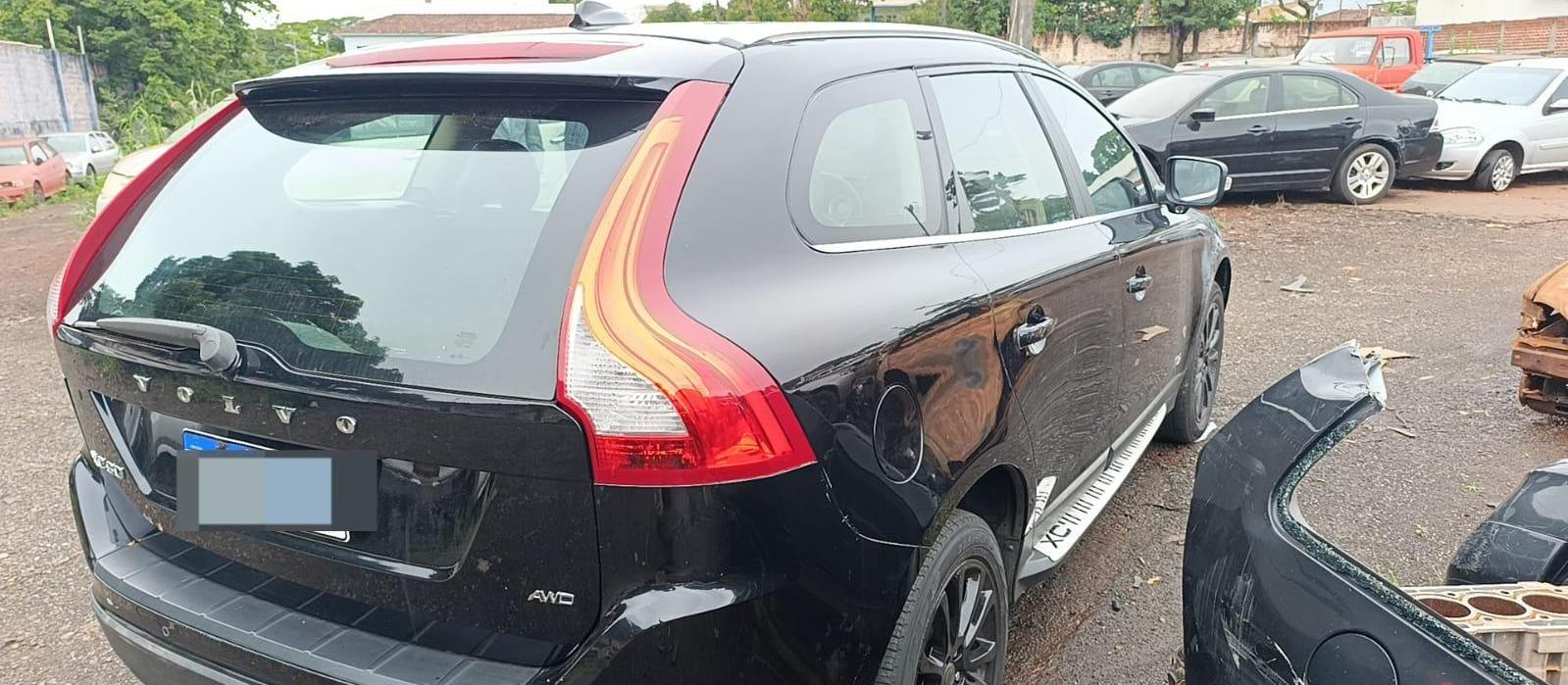 Após agredir companheira, adolescente é apreendido com carro de luxo e moto