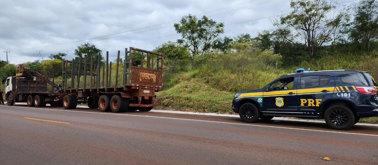 Com CNH cassada, homem é preso conduzindo bitrem embriagado na região