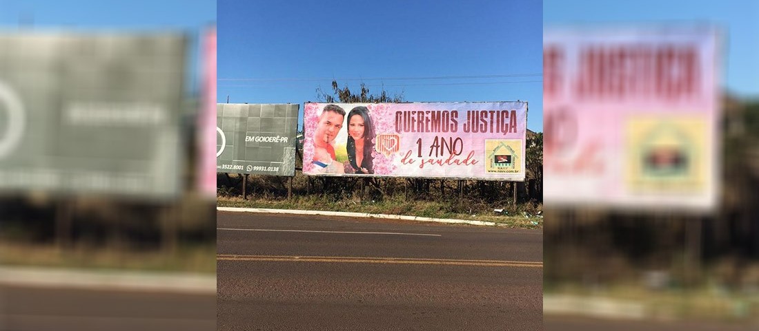 Família coloca outdoor para lembrar um ano do desaparecimento de casal