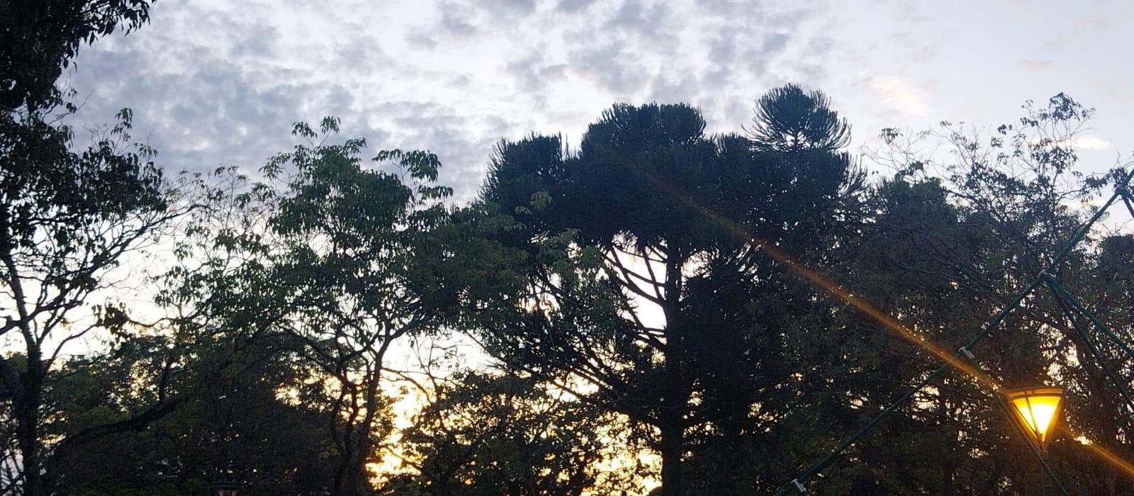 Domingo (4) de tempo firme e temperatura máxima de 27ºC