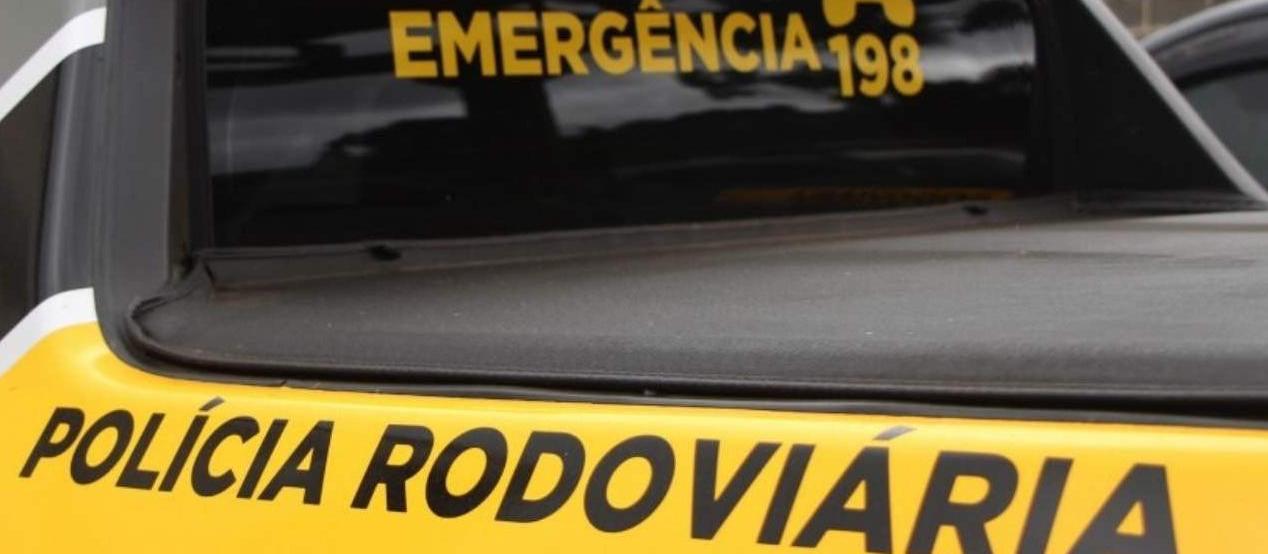 Motorista de S-10 tenta desviar de ciclista, capota o carro e morre