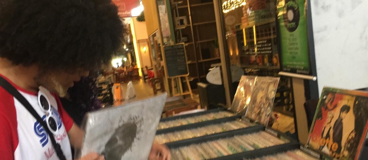 Vinil se torna paixão de jovens que nasceram na era do CD