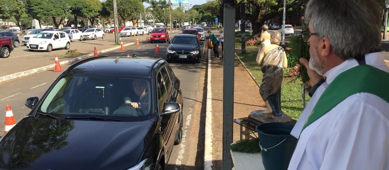 Milhares de motoristas buscam a benção de São Cristóvão