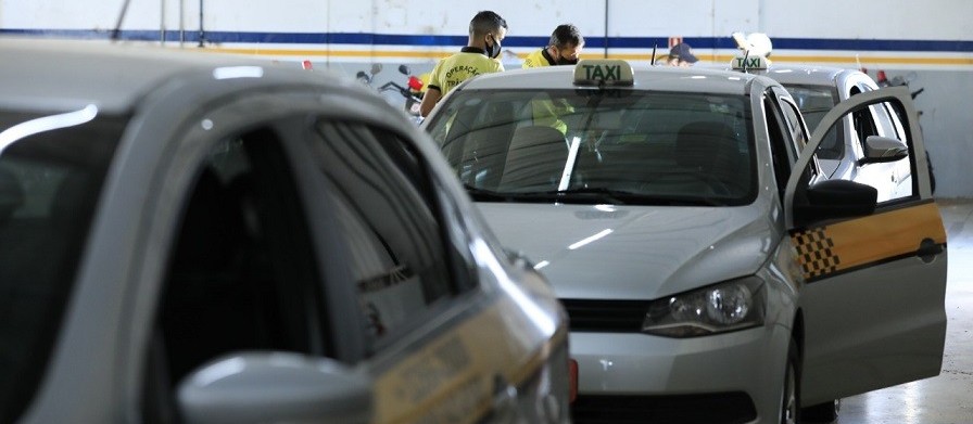 20 taxistas podem perder a concessão por abandono de ponto em Maringá