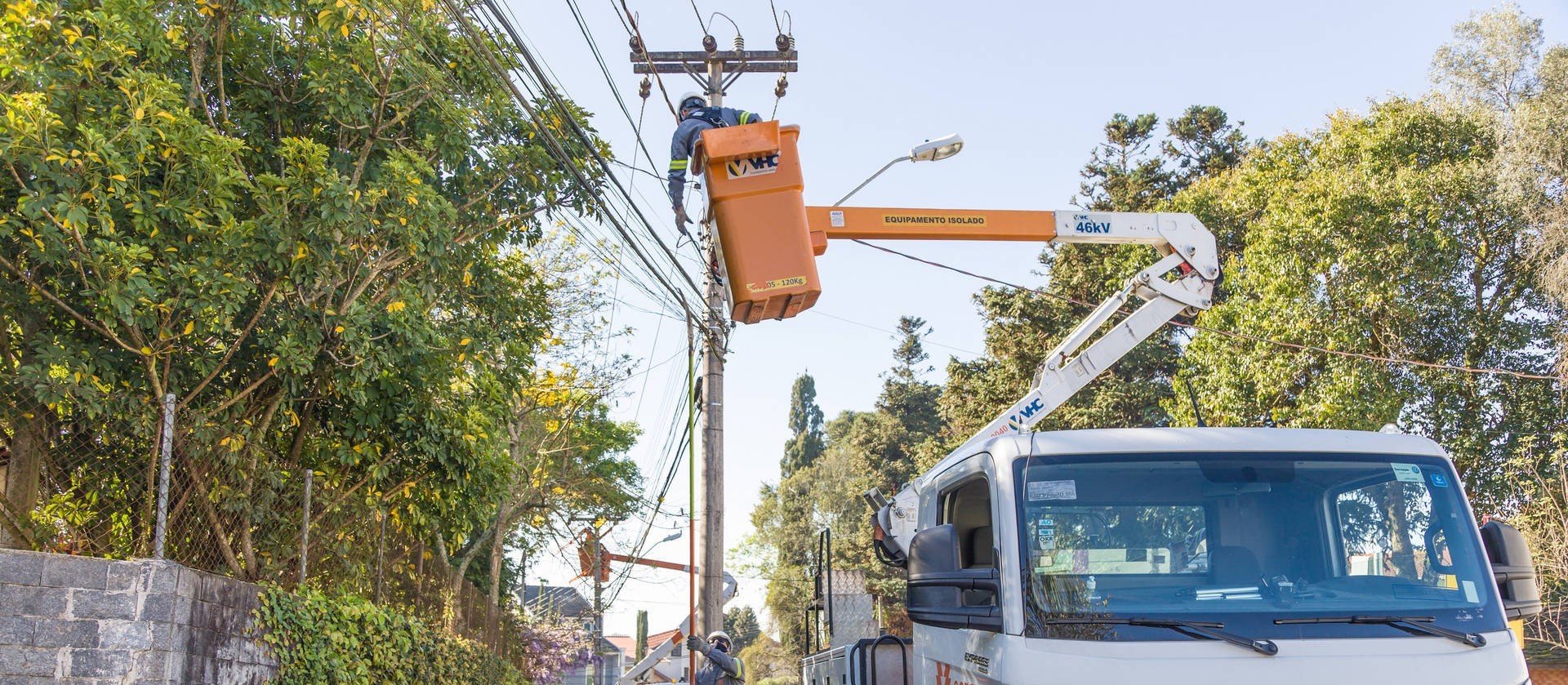 Copel faz mutirão para manutenção e limpeza de redes elétricas neste sábado (14)