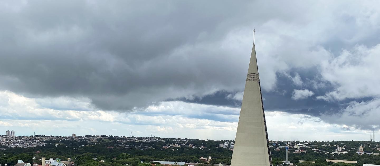 Áreas de instabilidade avançam e podem provocar pancadas de chuva em Maringá nesta terça-feira