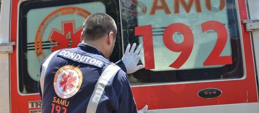Homem é atingido por placas de vidro e fica gravemente ferido