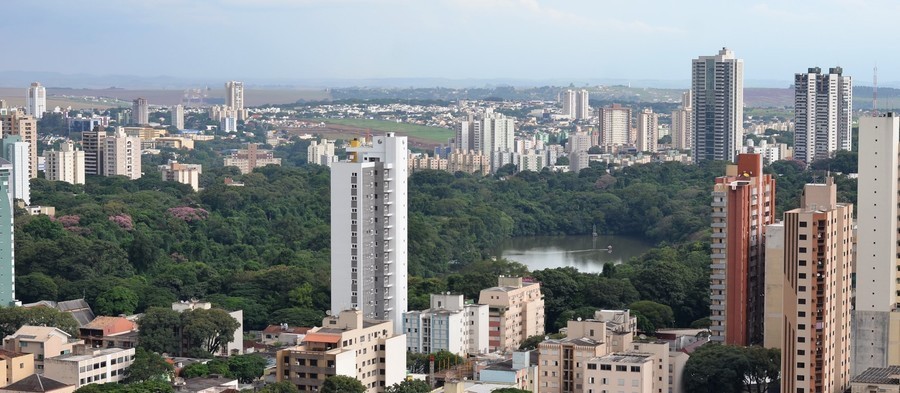 Céu claro e máxima de 30ºC no primeiro dia do ano em Maringá