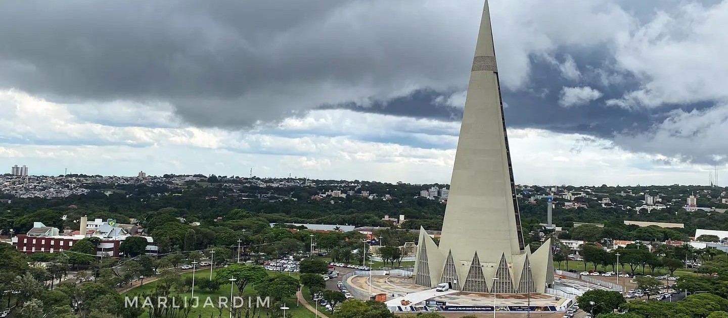 Avanço de frente fria deve provocar chuva e diminuir a temperatura em Maringá