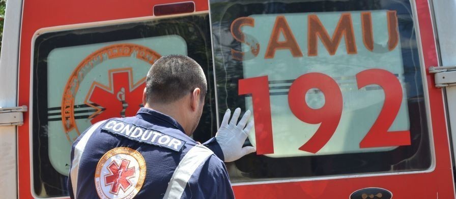 Fusca colide contra árvore em Marialva; acidente mata um homem e deixa outros dois feridos