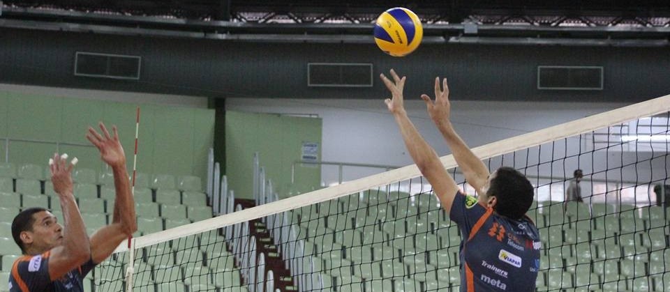 Copel Maringá se prepara para pegar Sesi pela Superliga Masculina de Vôlei