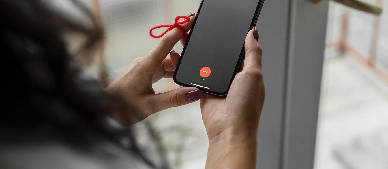 Mulher é vítima de golpista em chamada de vídeo