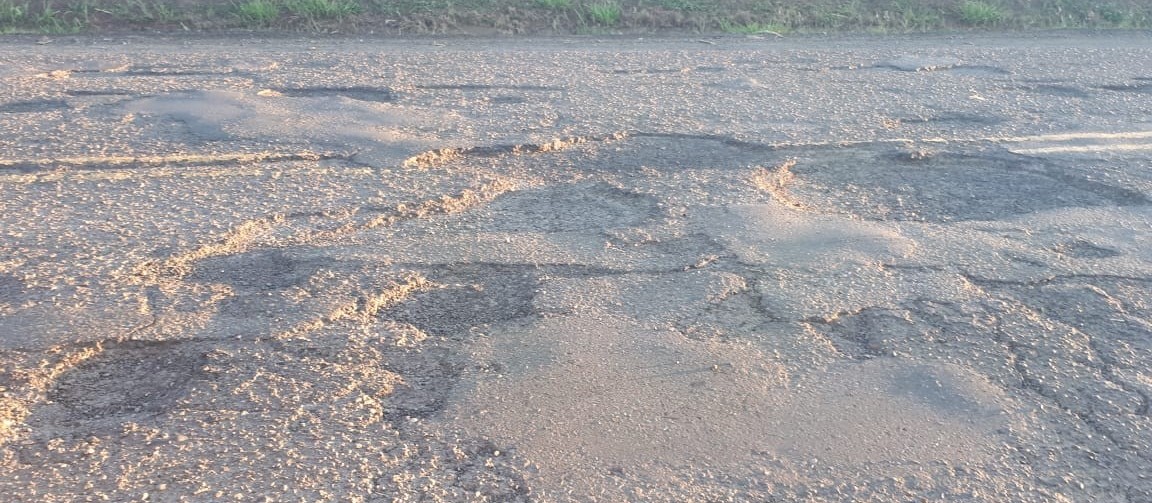 Motoristas relatam descaso com rodovia entre Colorado e Nova Esperança