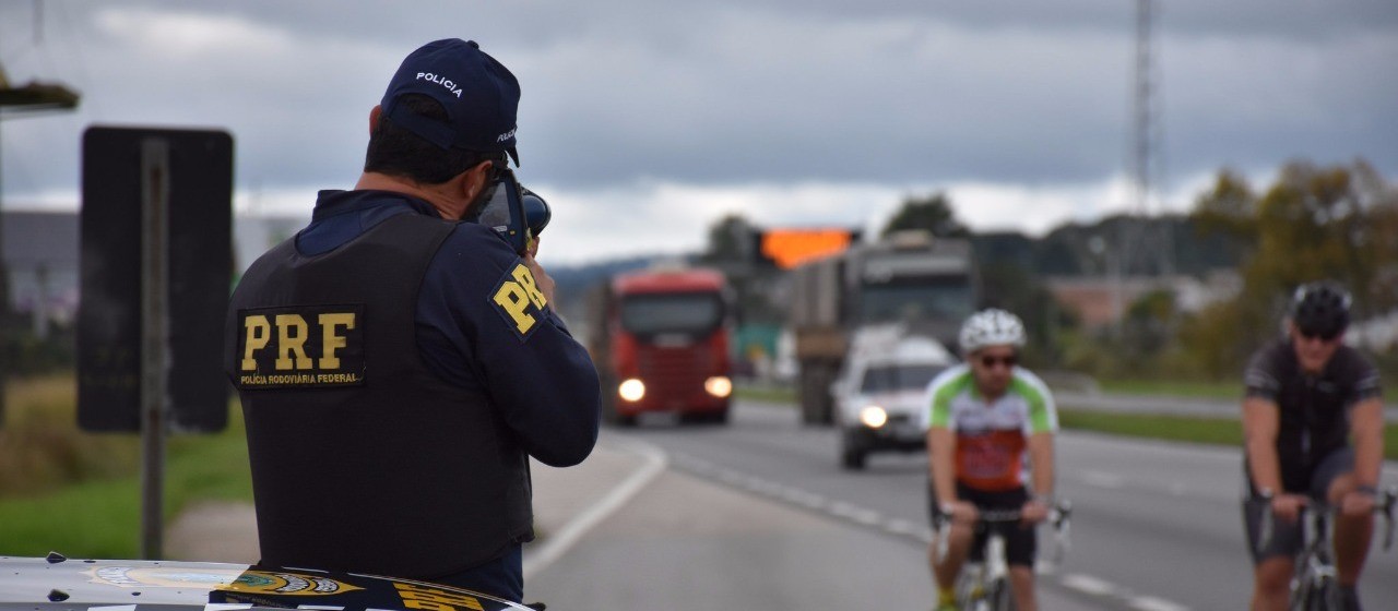 A maioria dos acidentes com mortes ocorre durante o dia, em pista simples e reta