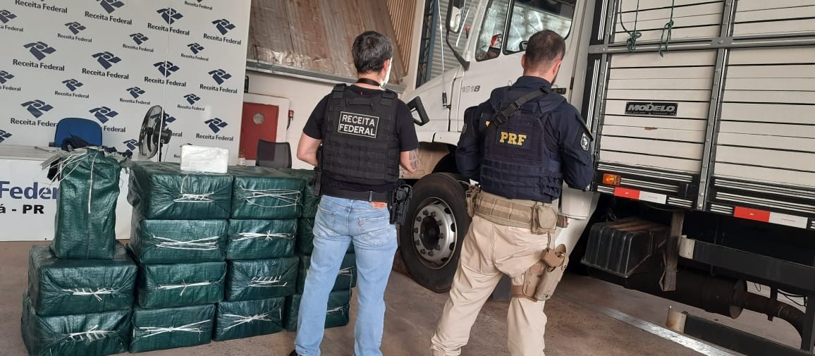 Caminhão boiadeiro escondia meia tonelada de cocaína