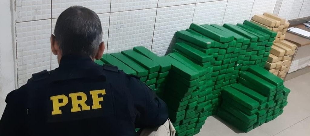 PRF apreende 271 kg de maconha em Campo Mourão