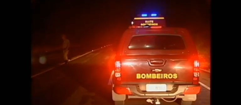 Colisão contra alambrado deixa motociclista em estado grave