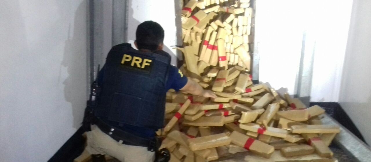 PRF apreende 2,4 toneladas de maconha em Guaíra