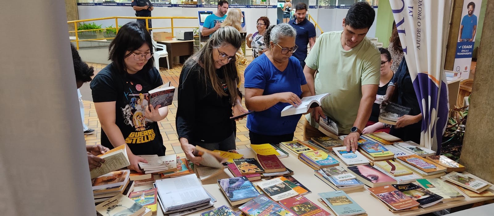 600 livros podem ser levados para casa até o dia 28 deste mês