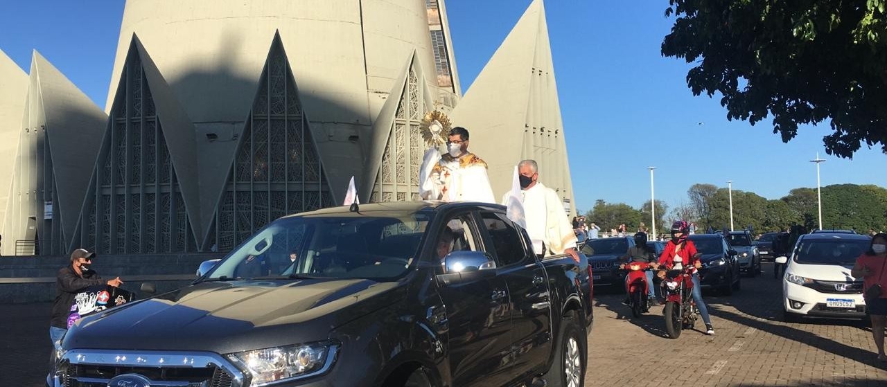 Carreata com o Altíssimo celebra Corpus Christi em Maringá