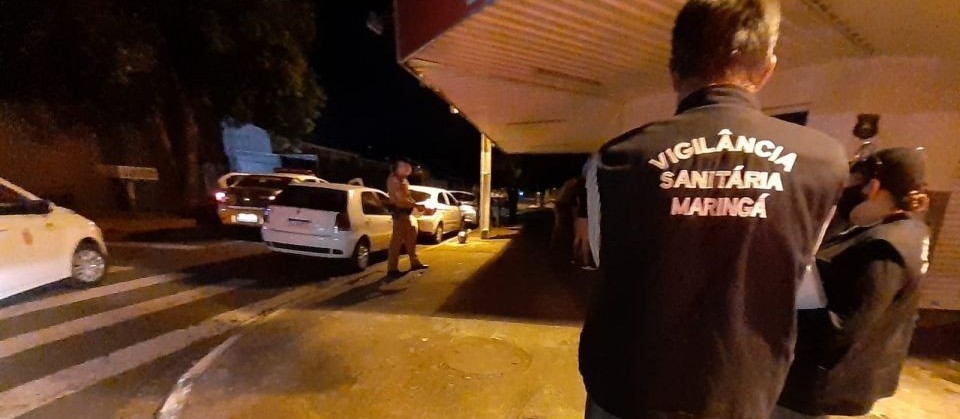 Bar flagrado aberto na madrugada é autuado em Maringá