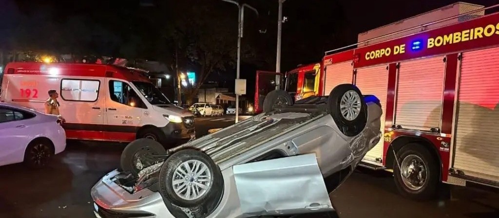 Após sofrer acidente de moto, mulher é atropelada por carro