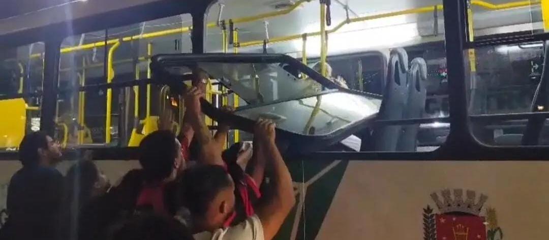 TCCC registra queixa contra vandalismo em ônibus