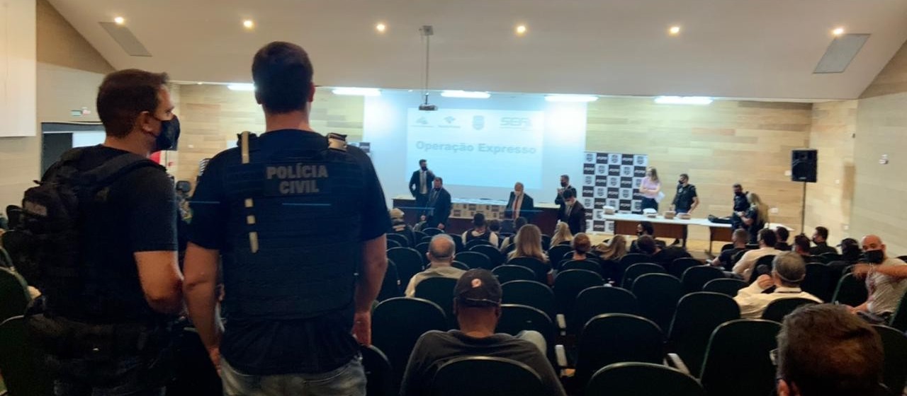 Policiais cumprem mandado judicial em Maringá na Operação Expresso