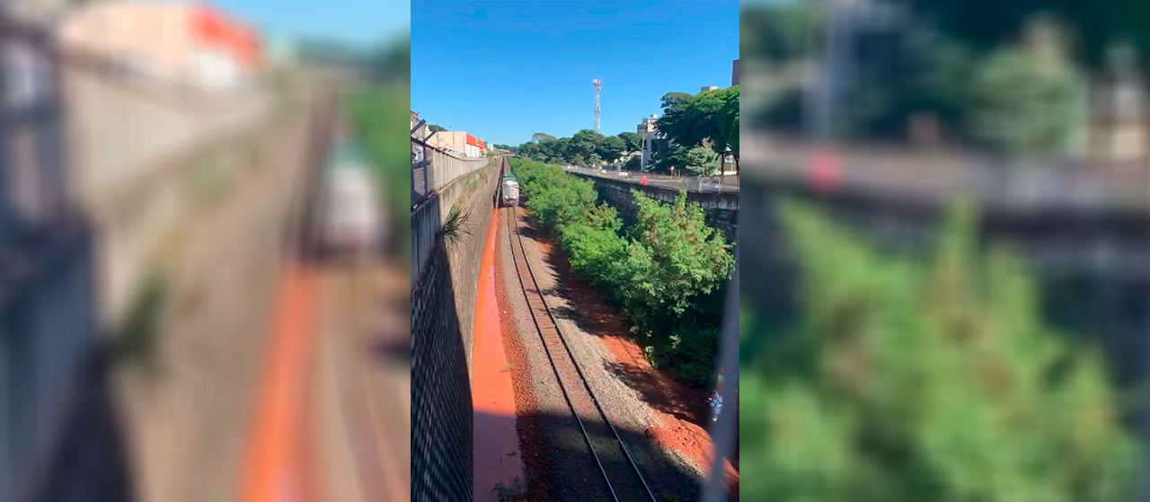 Vídeo mostra trem passando no túnel ao lado onde se abriu a cratera