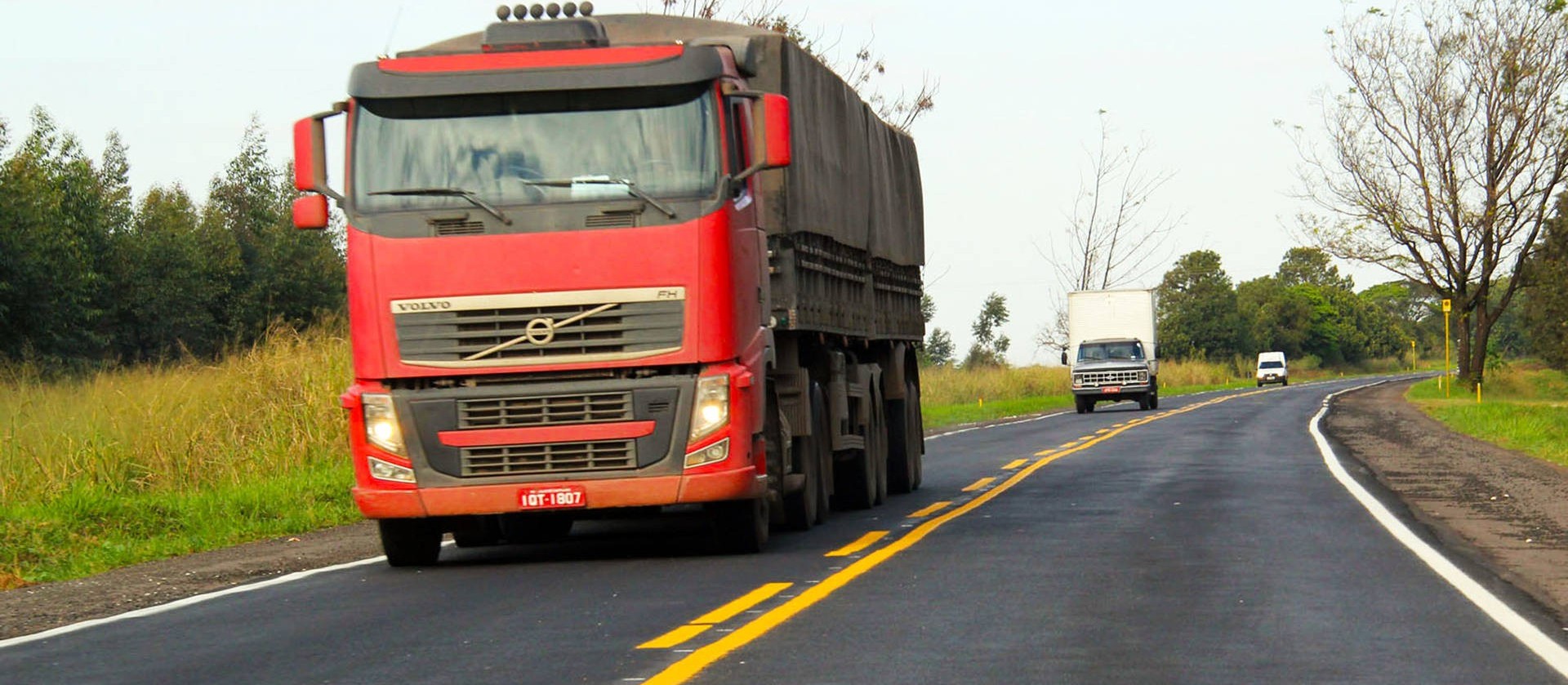 Alta do dólar, do petróleo e do aço elevou o custo do transporte de cargas