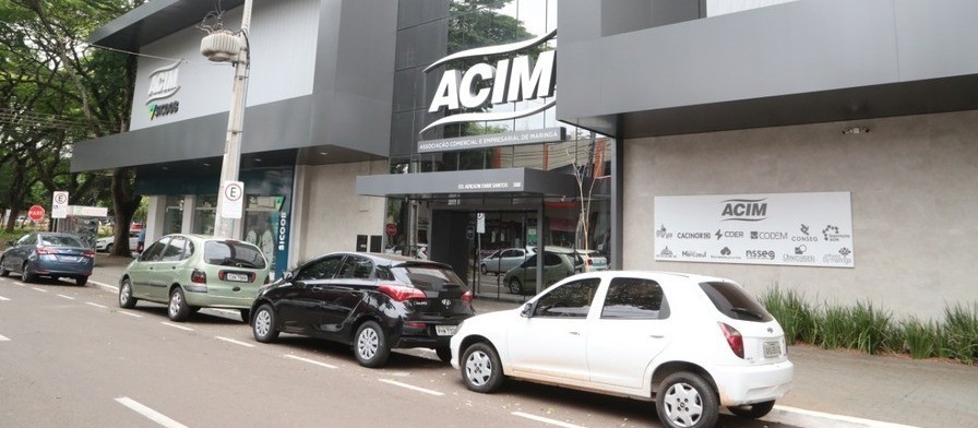 Acim entra na Justiça para comprar vacinas