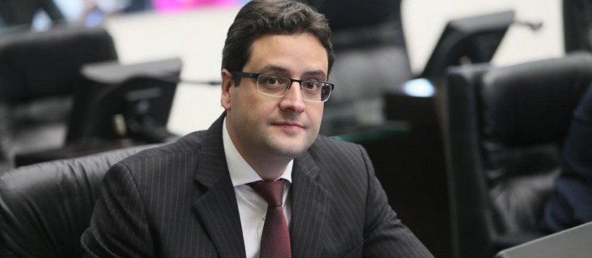 STF errou ao retirar do ar redes sociais, diz deputado